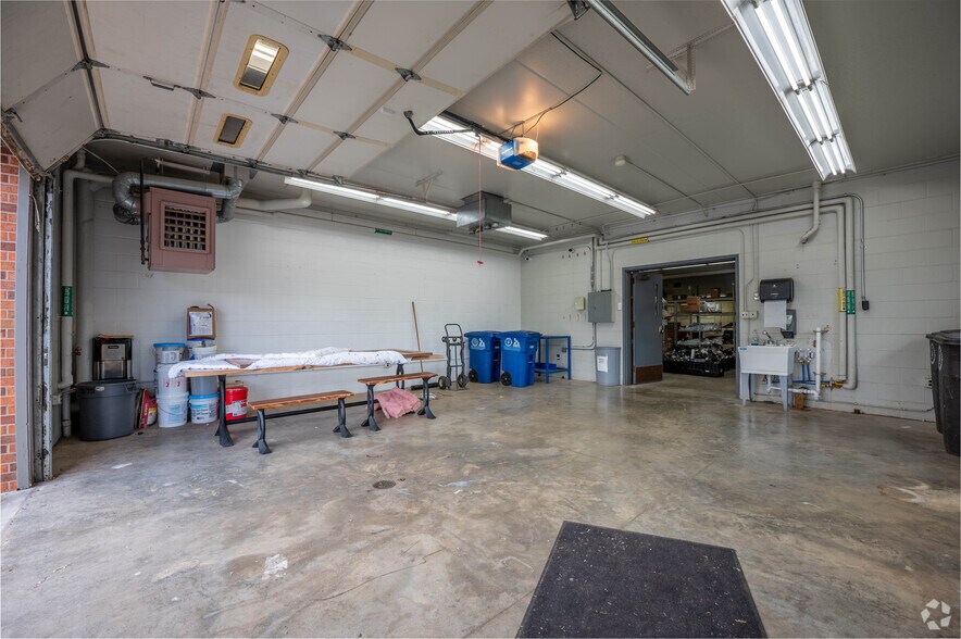 More Photos Of 1510 Amos Rd, Shelbyville Flex For Sale
