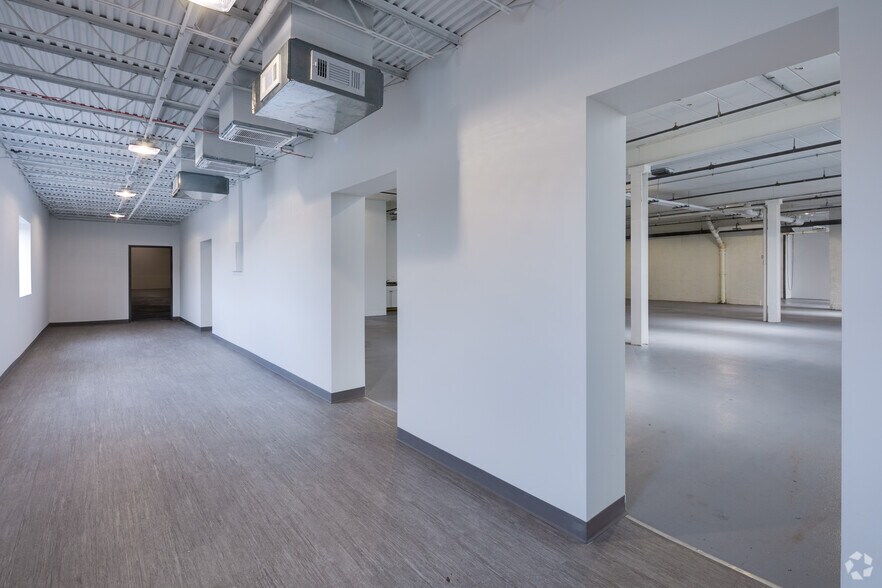 More Photos Of 9600 W Ogden Ave, La Grange Warehouse For Lease