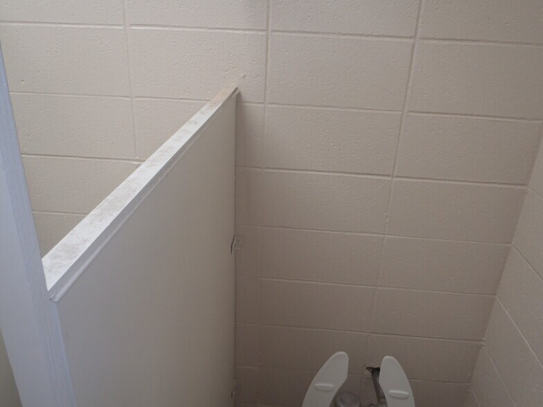 More Photos Of 2025 McLarty Dr, Newport Office For Sale