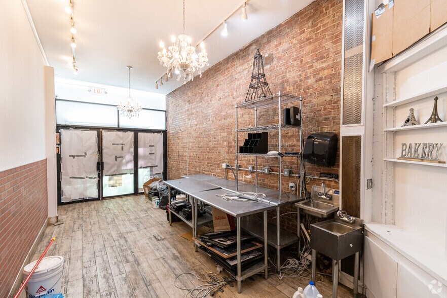 More Photos Of 1435 1st Ave, New York Apartments For Lease