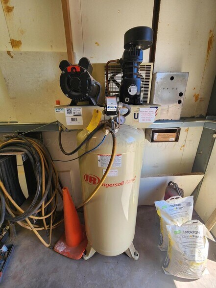 More Photos Of 2001 E Oklahome Ave, Wheeler Carwash For Sale