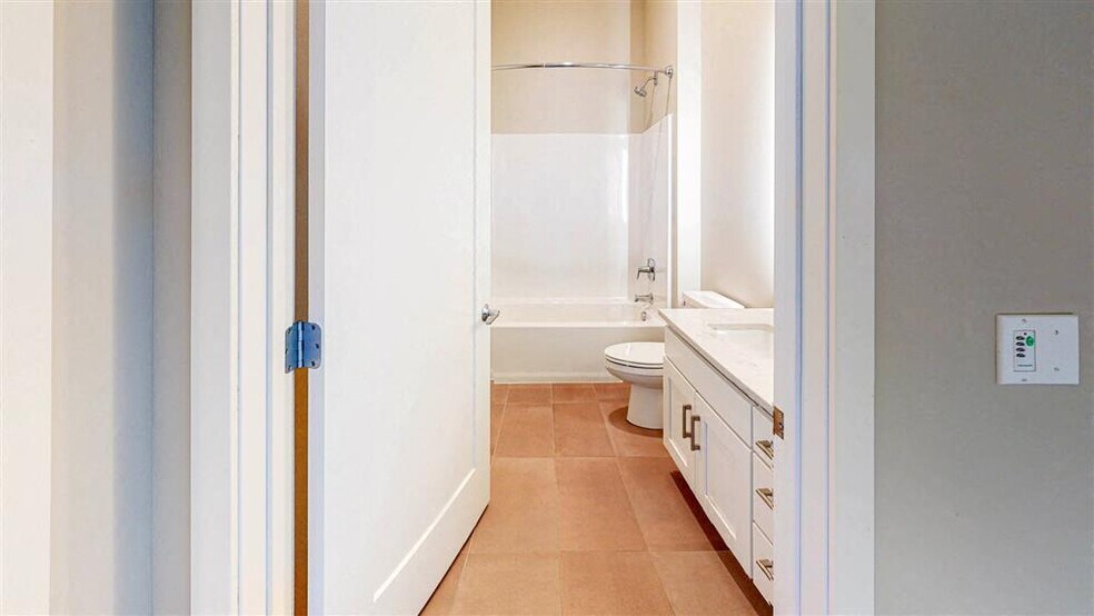 More Photos Of 10 2nd St SE, Minneapolis Apartments For Lease