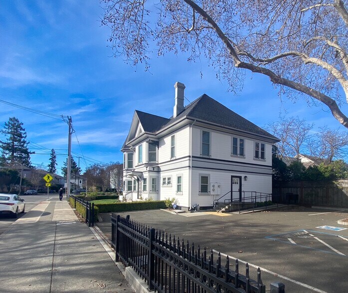 More Photos Of 700 Franklin St, Napa Office For Lease