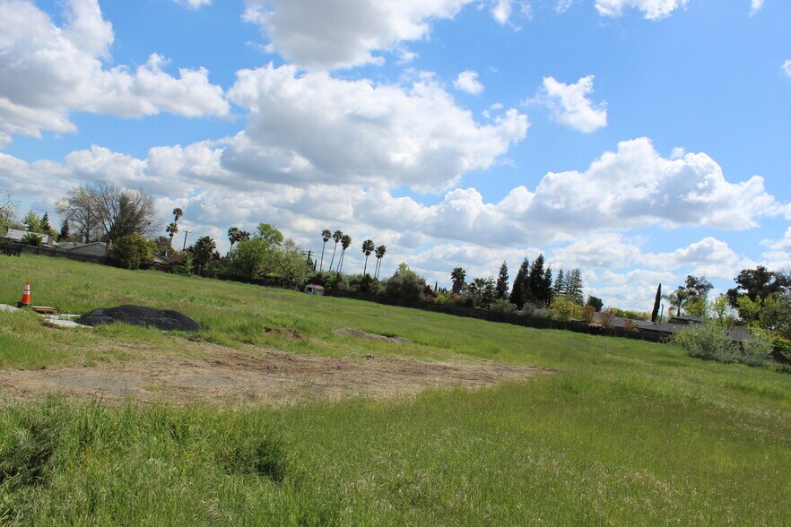 More Photos Of 7509 Persimmon Ave, Sacramento Land For Sale