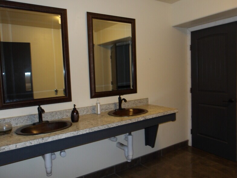 More Photos Of 1 Industrial Pkwy, Rio Hondo Freestanding For Sale