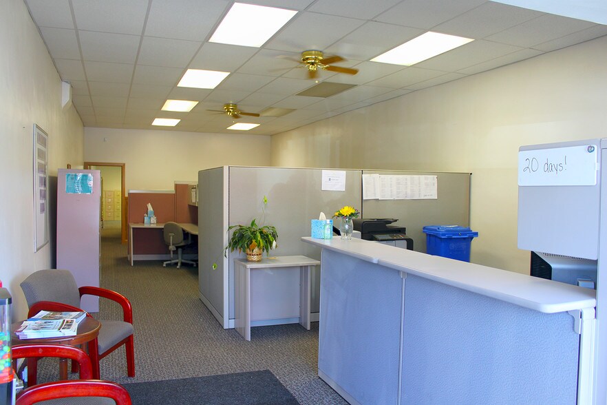 More Photos Of 512 Court St, Pekin General Retail For Sale