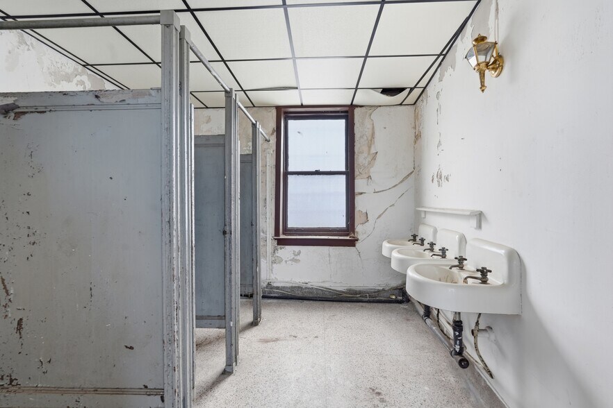 More Photos Of 1142-1148 Broadway, Camden Flex For Sale