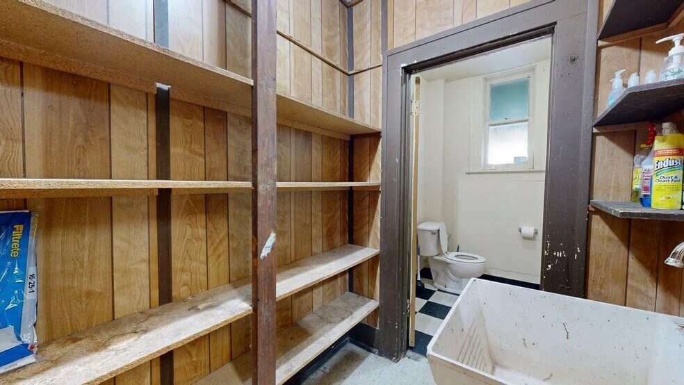 More Photos Of 113 E Main St, Laurel Office For Sale