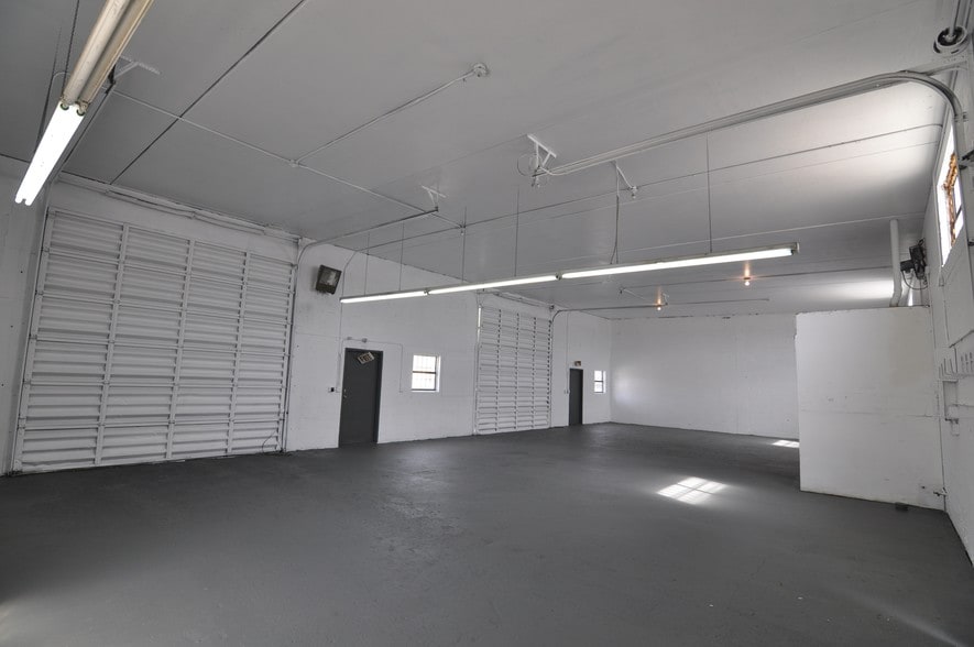 More Photos Of 842 NW 7th Ter, Fort Lauderdale Warehouse For Sale