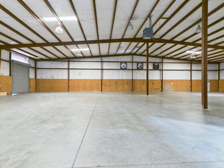 More Photos Of 6975 Flat Rock Rd, Midland Warehouse For Lease