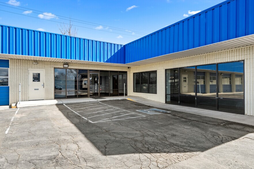 More Photos Of 4550 S Broadway, Englewood Showroom For Sale