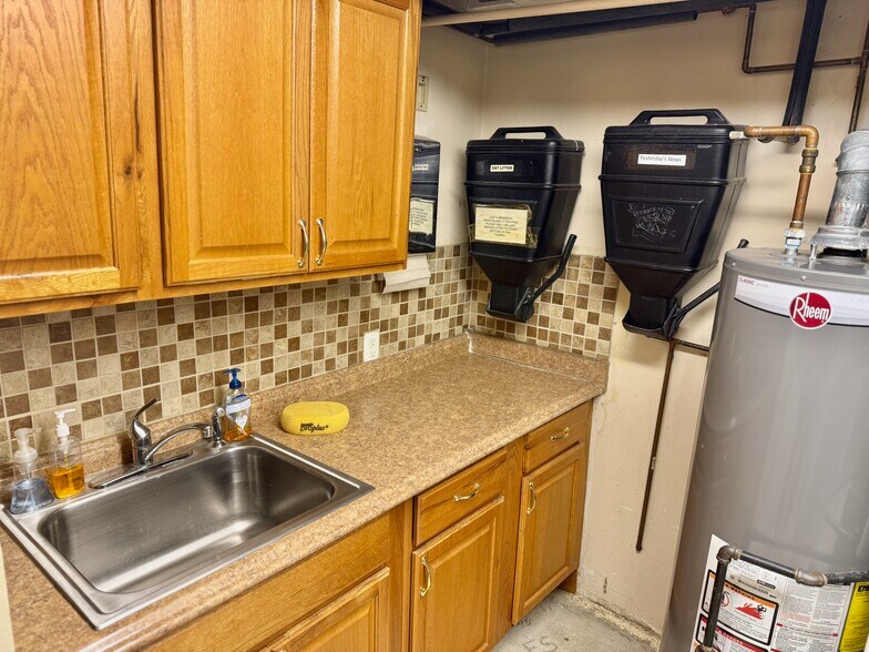 More Photos Of 1107 Lincoln Way E, Massillon Veterinarian Kennel For Sale