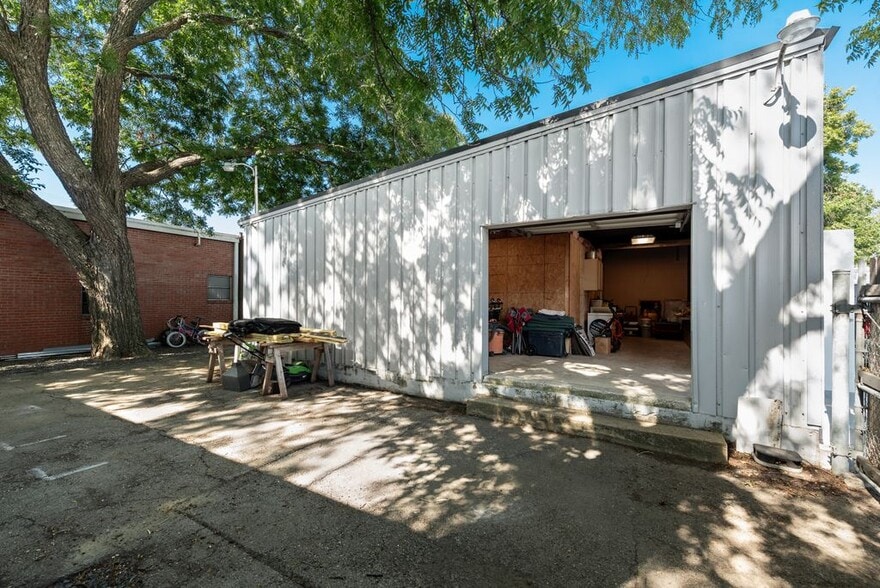 More Photos Of 407 W Main St, Waxahachie Freestanding For Sale