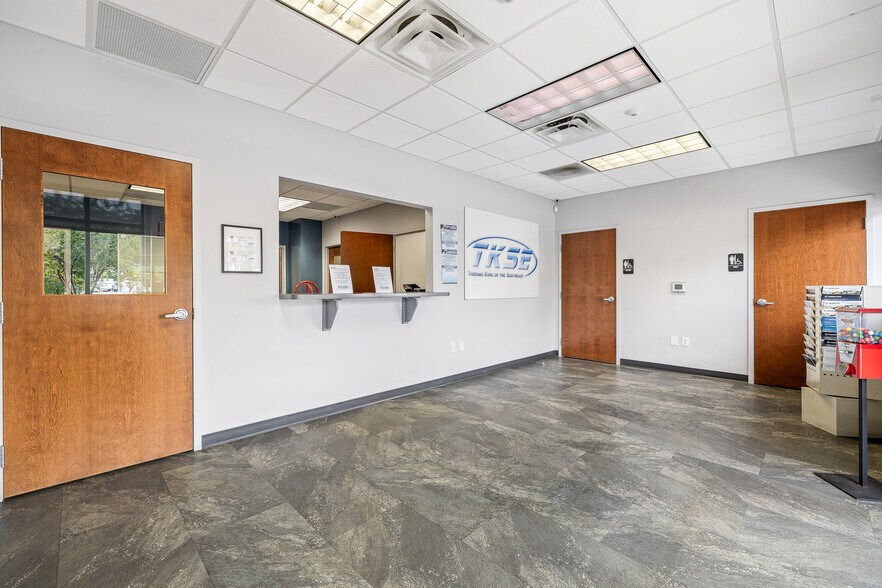 More Photos Of 9707 Bachman Rd, Orlando Warehouse For Lease
