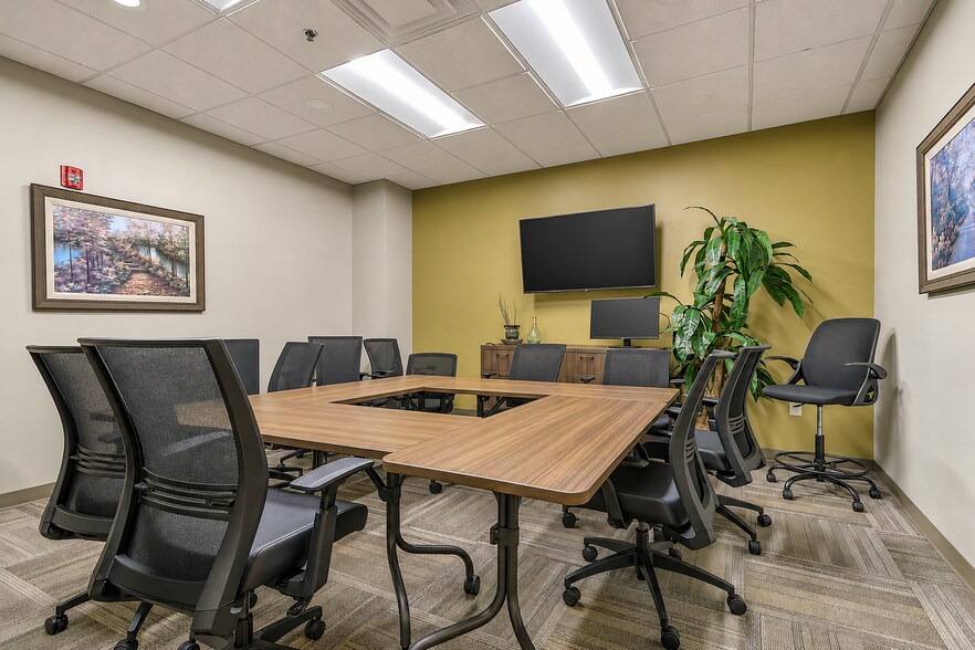 More Photos Of 400-444 Clinchfield St, Kingsport Medical For Lease
