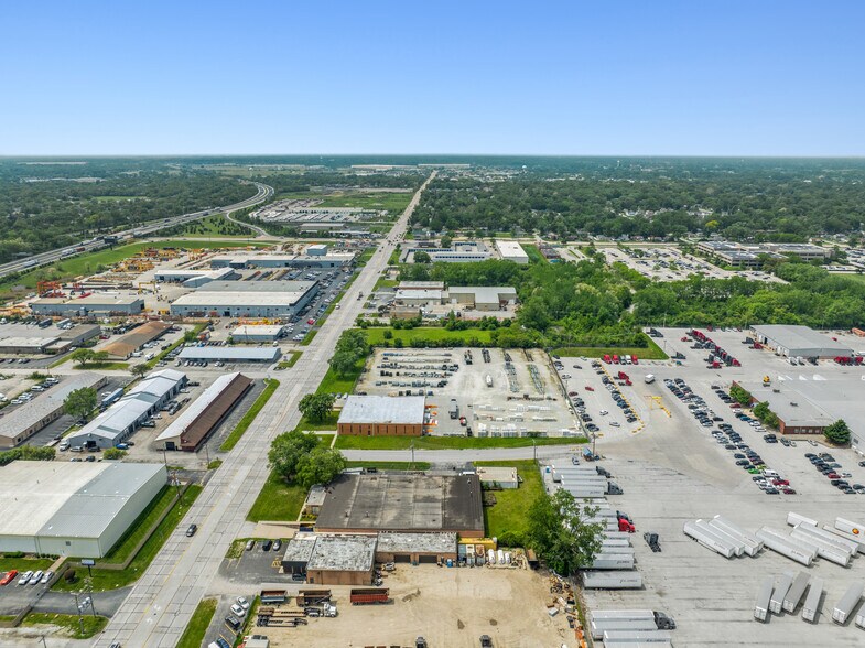 More Photos Of 2950 W 167th St, Markham Warehouse For Lease