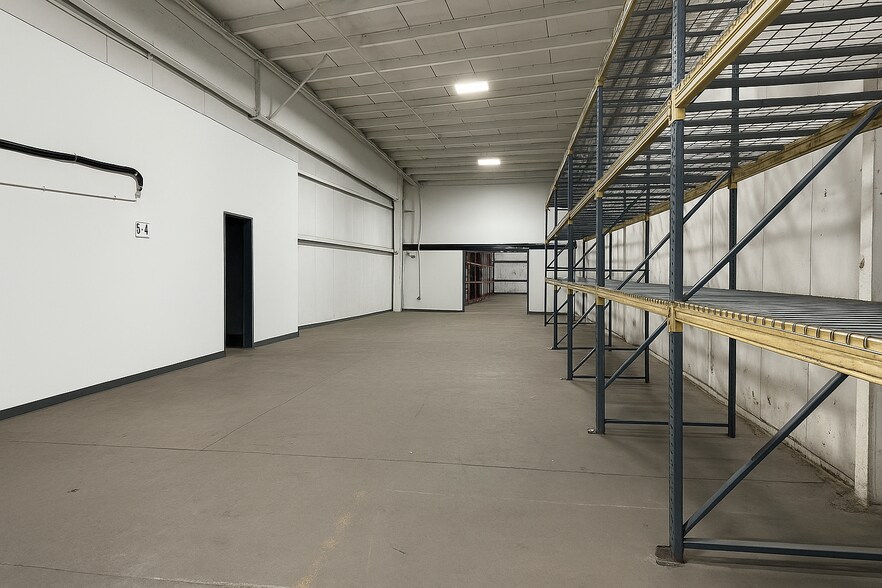 More Photos Of 429 Lake Rd, Killingly Warehouse For Lease