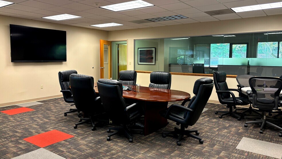 More Photos Of 950 W Valley Rd, Wayne Office For Sale