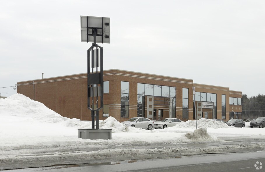 More Photos Of 1060 Boul Michèle-Bohec, Blainville Light Distribution For Lease