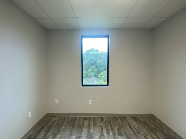 More Photos Of 1880 N Stonebridge Dr, McKinney Medical For Sale