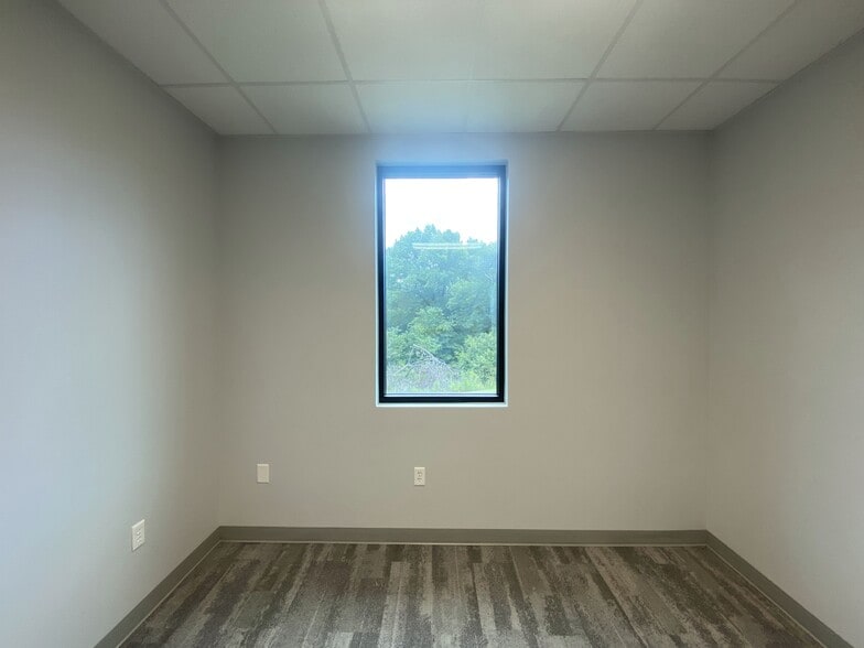 More Photos Of 1890 N Stonebridge Dr, McKinney Medical For Sale