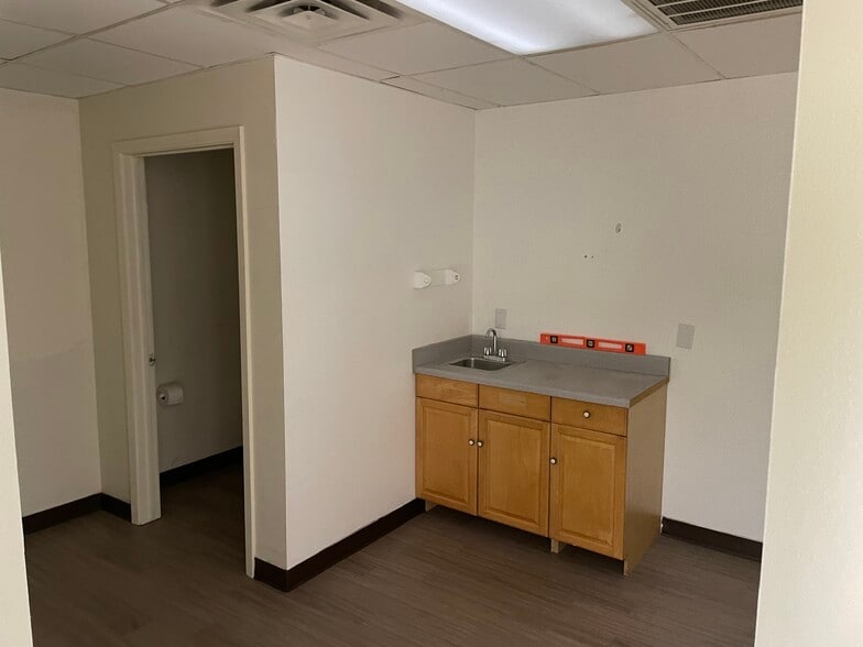 More Photos Of 755 N Burleson Blvd, Burleson Industrial For Lease