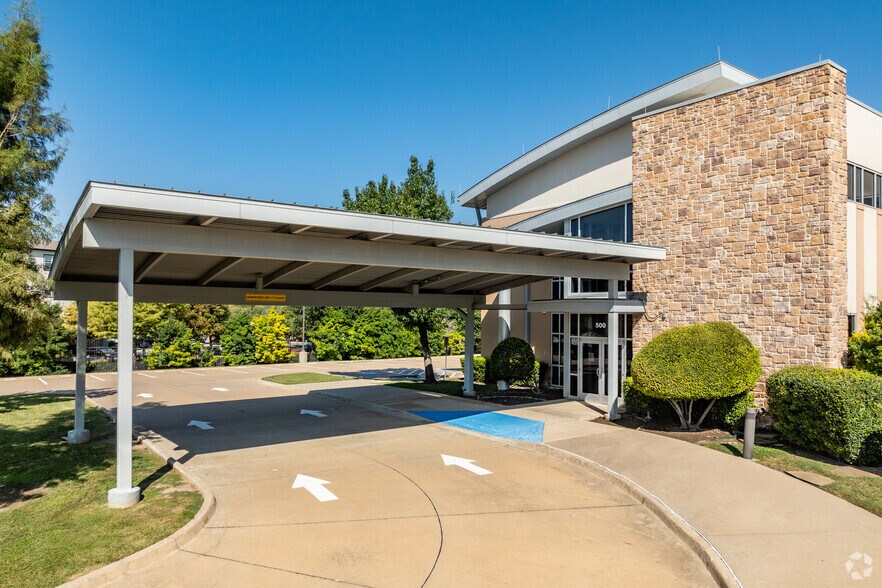 More Photos Of 500 Maplelawn Dr, Plano Office For Sale