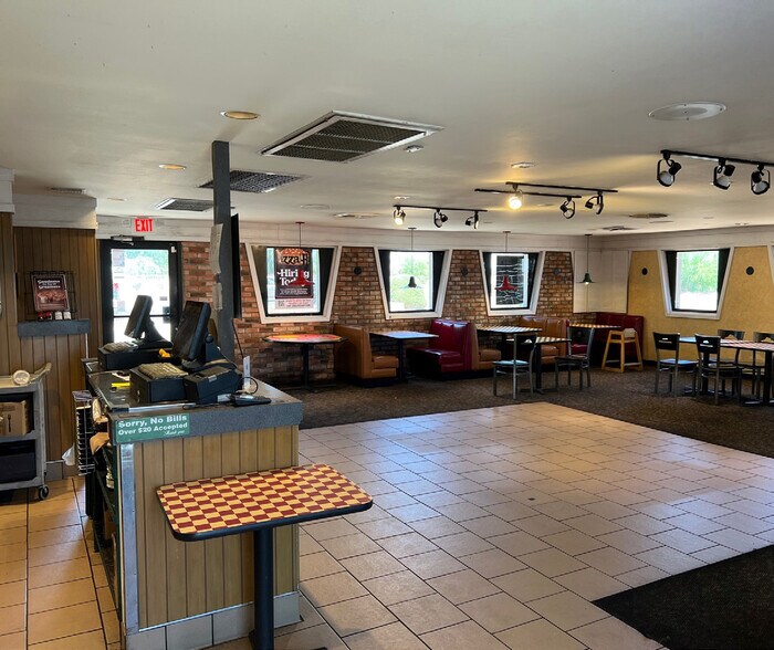 More Photos Of 13105 W Glendale Ave, Glendale Restaurant For Lease