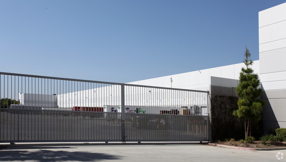 More Photos Of 15820-15880 Euclid Ave, Chino Distribution For Lease