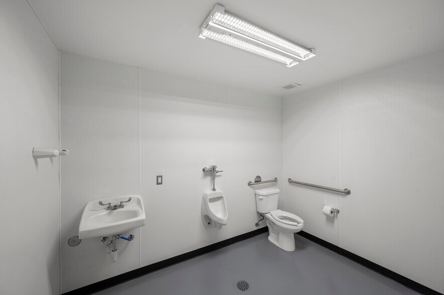 More Photos Of 1438 Airport Blvd, Mesquite Specialty For Sale