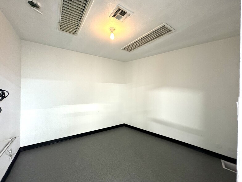 More Photos Of 1941 Atlantic Ave, Long Beach Convenience Store For Sale