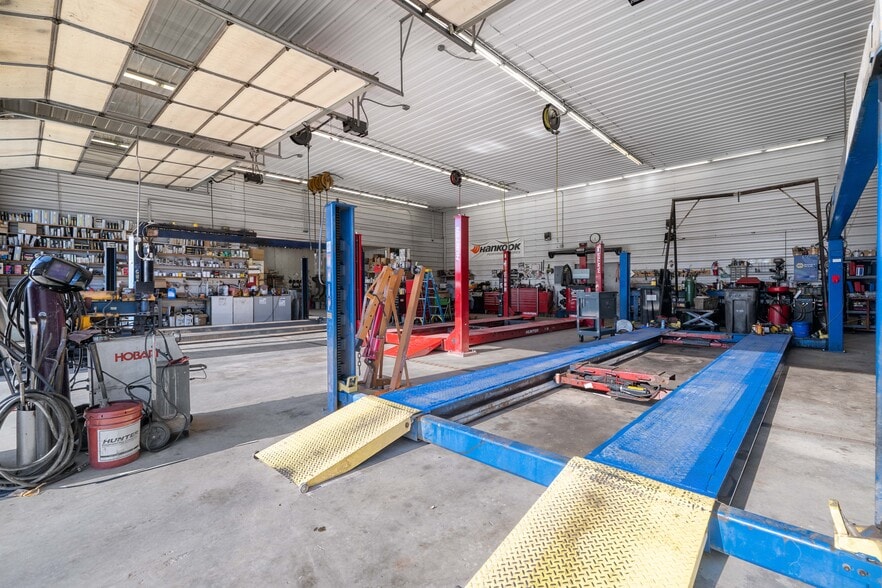 More Photos Of 402 N Pyfer St, Whitehall Office For Sale