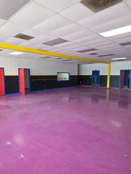 More Photos Of 800 Shipyard Blvd, Wilmington Storefront For Lease
