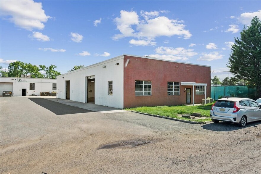 More Photos Of 21 5th St, Somerville Warehouse For Lease