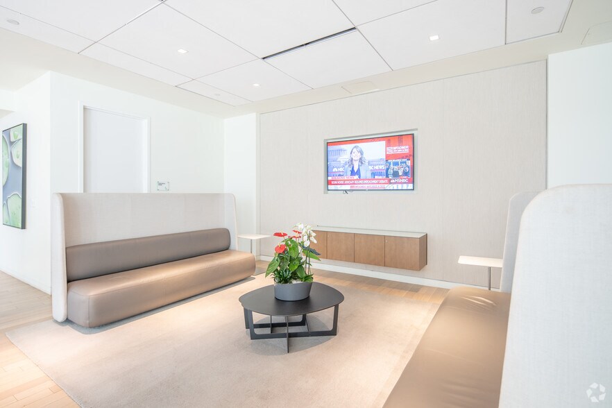 More Photos Of 3500 Maple Ave, Dallas Office For Lease