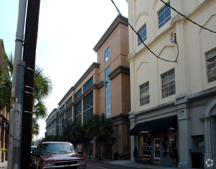 More Photos Of 69 Wentworth St, Charleston Parking Garage For Lease
