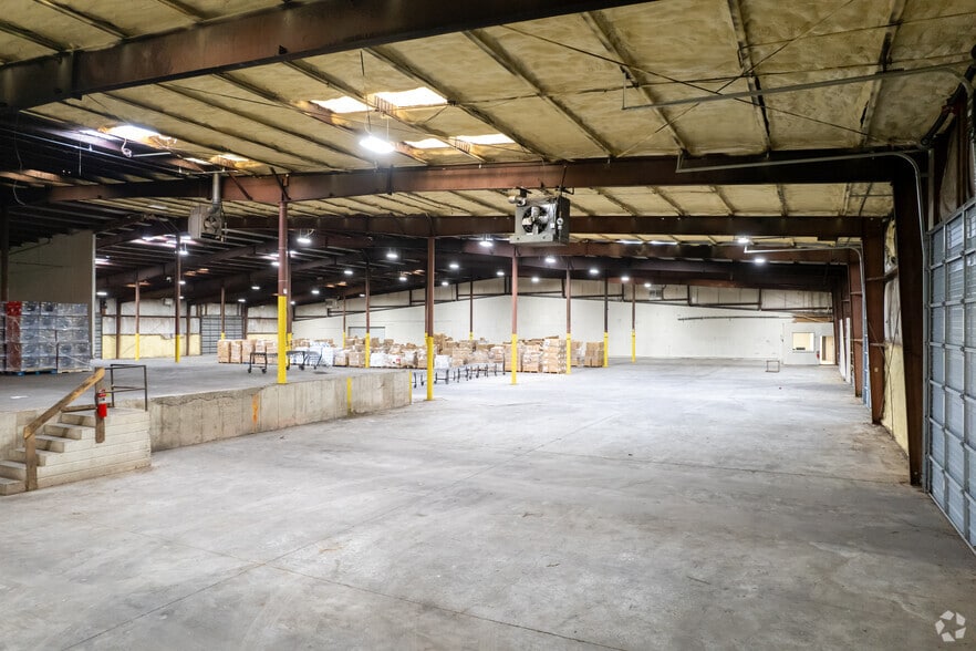 More Photos Of 166 Foster Ave, Freeland Warehouse For Lease