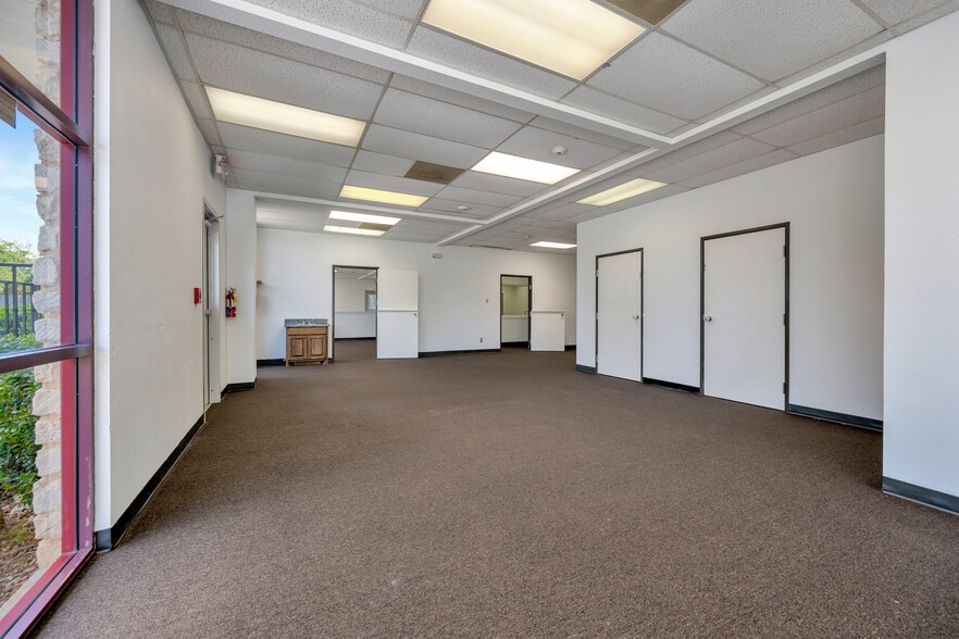 More Photos Of 132 El Chico Trl, Willow Park Medical For Lease