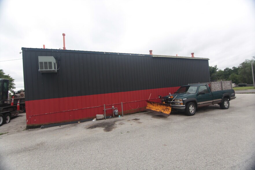 More Photos Of 4706 12th St, Rock Island Auto Dealership For Sale
