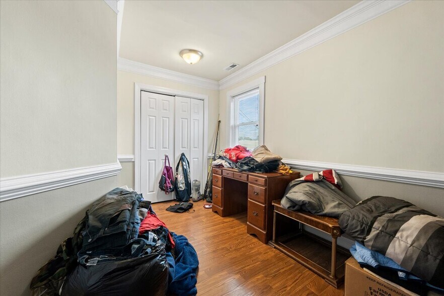More Photos Of 1911 Dixon St, Fredericksburg Freestanding For Sale