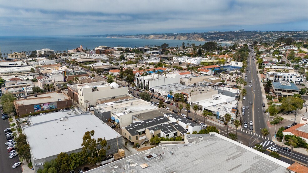 More Photos Of 7606 Girard Ave, La Jolla Apartments For Sale