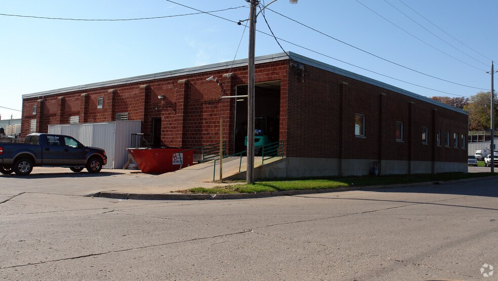 More Photos Of 1631 2nd Ave, Des Moines Showroom For Sale