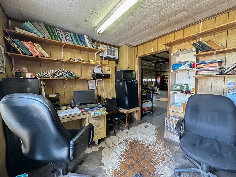 More Photos Of 2609 10th St, Wichita Falls Light Manufacturing For Sale