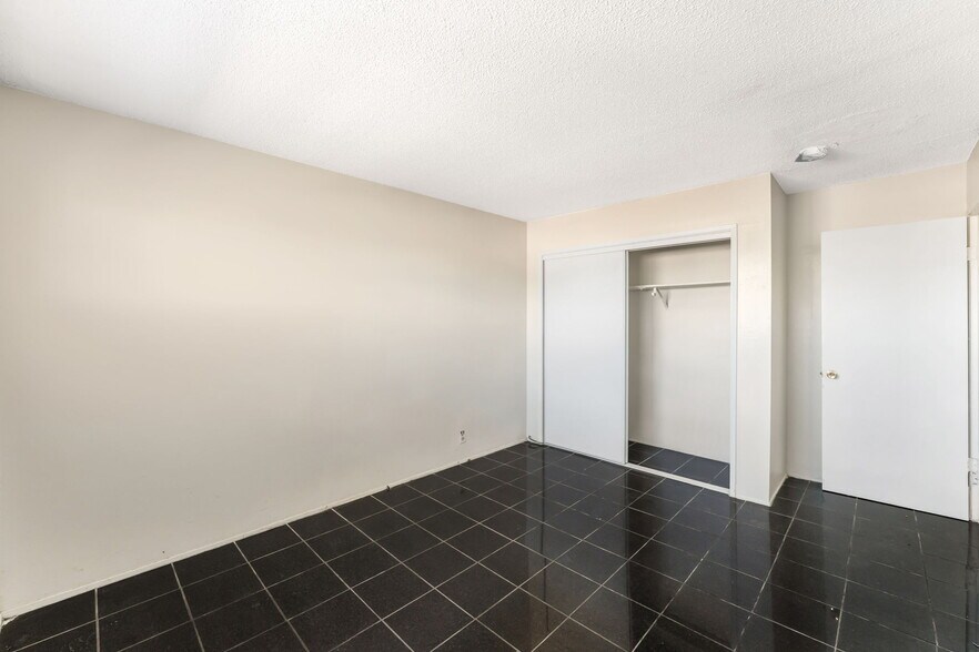 More Photos Of 5104 Pebble Beach Blvd, Las Vegas Apartments For Sale