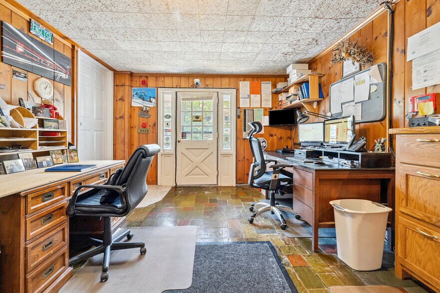 More Photos Of 344 Vt Route 100, West Dover Hotel For Sale