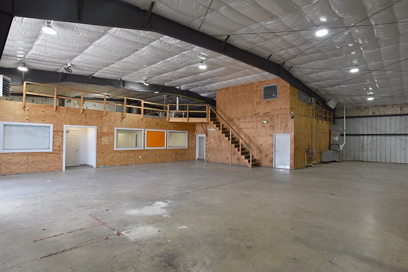 More Photos Of 1133 E Main St, Chattanooga Light Distribution For Lease