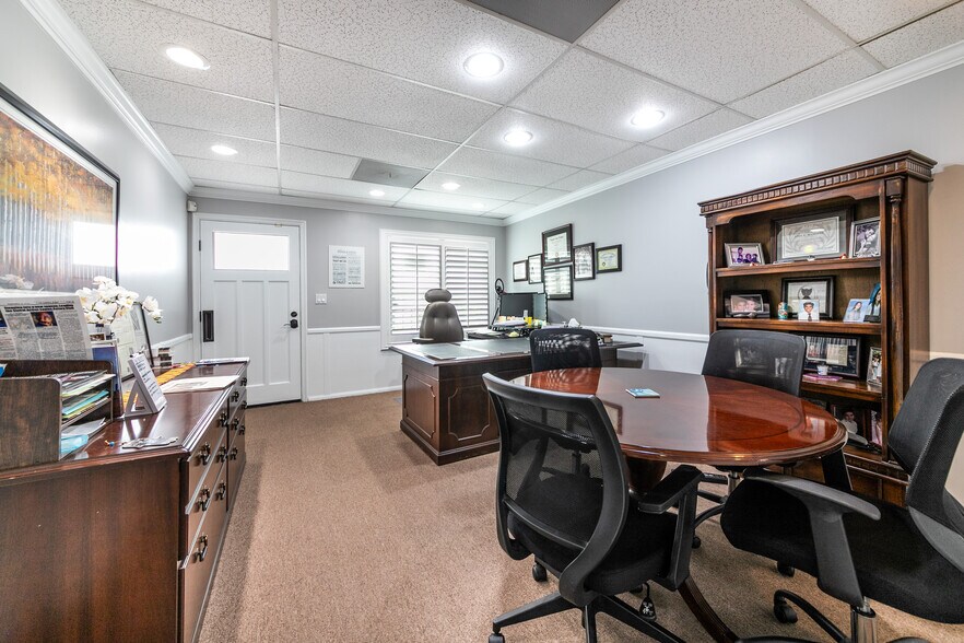 More Photos Of 1913 E 17th St, Santa Ana Office For Sale