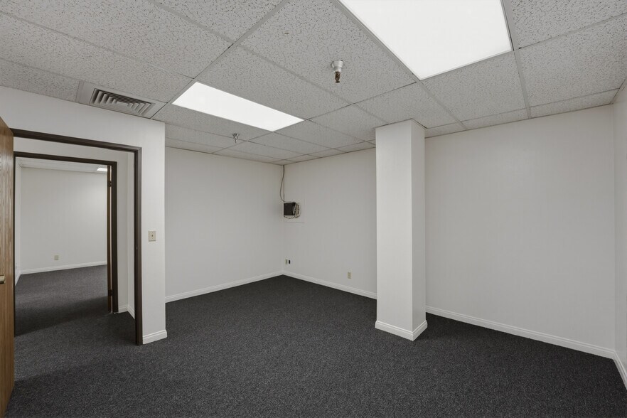 More Photos Of 674 County Square Dr, Ventura Office For Sale