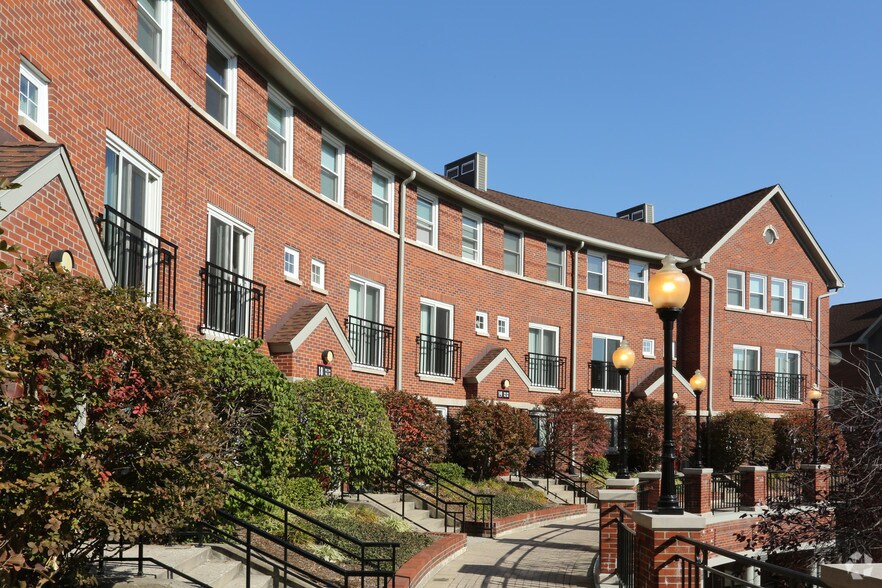 More Photos Of 657 S 3rd St, Louisville Apartments For Lease