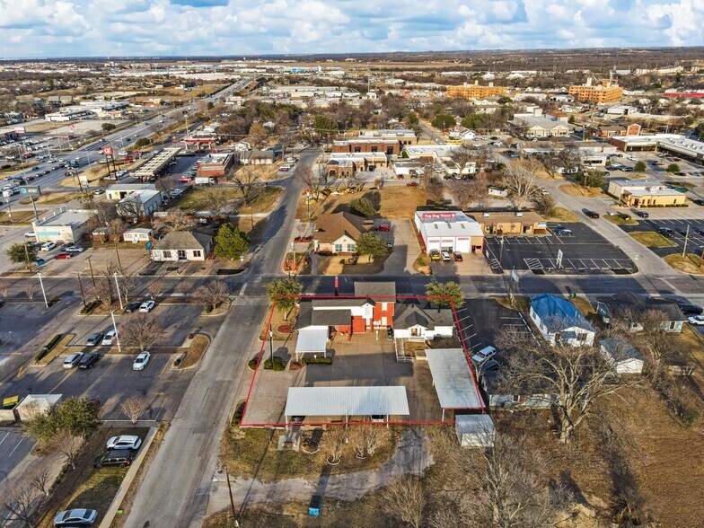 More Photos Of 145 NW Ellison St, Burleson Freestanding For Sale